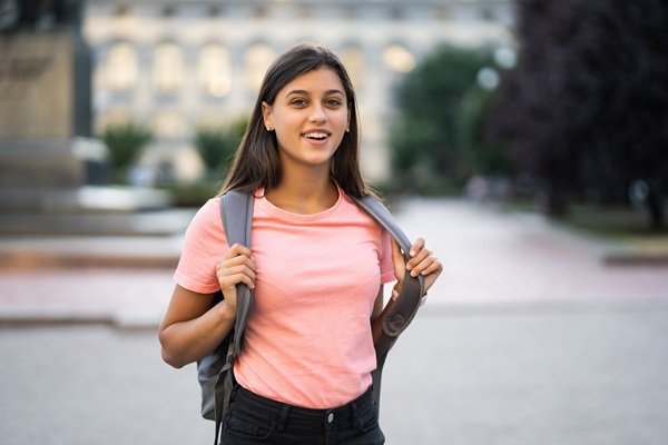 Summer lifestyle fashion portrait of young stylish woman